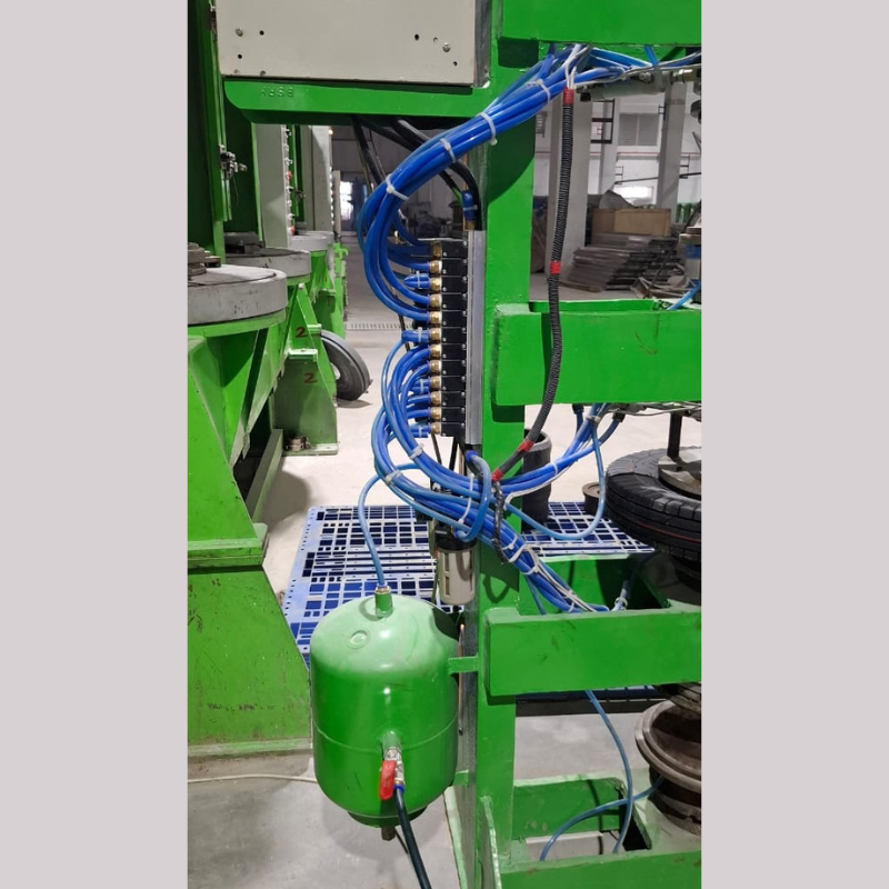 Hydraulic Tyre Curing Machine (8"–24") | Industrial Tyre Moulding & Curing System